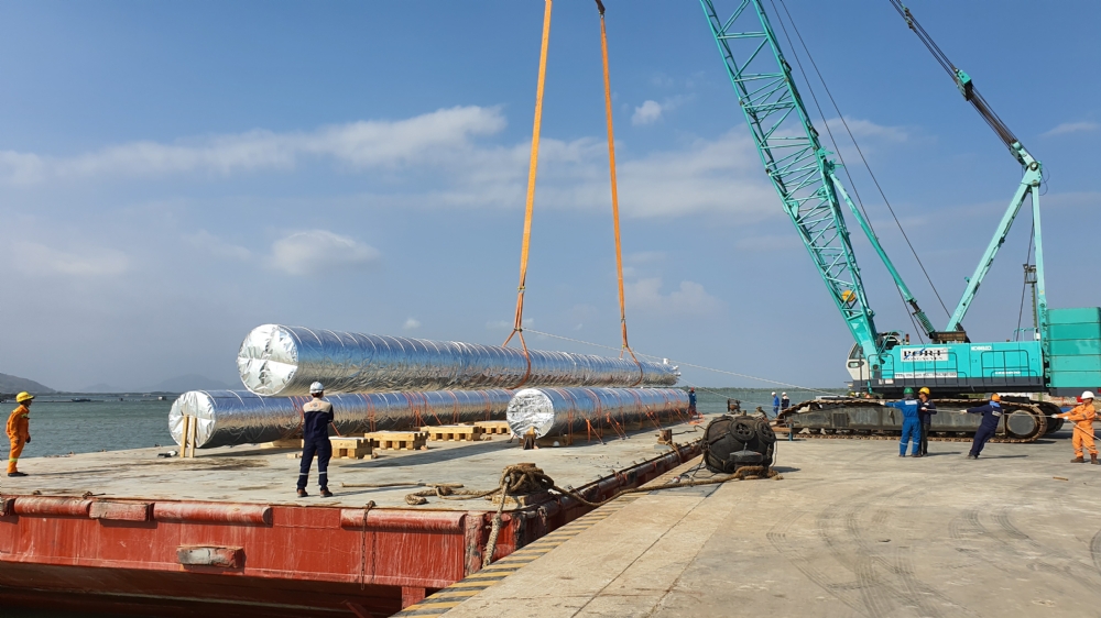 Vận chuyển hệ thống xử lý hóa chất trên giàn khoan dầu khí từ KCN Đông Xuyên, Vũng tàu về cảng Tp HCM và xuất đi EU bẳng tàu biển.