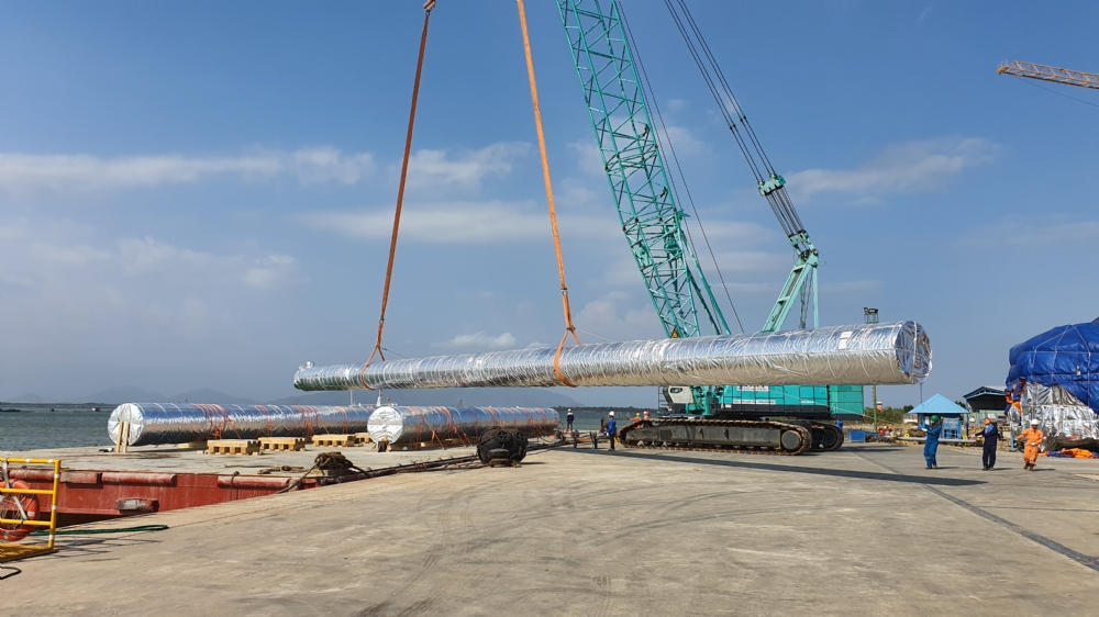 Vận chuyển hệ thống xử lý hóa chất trên giàn khoan dầu khí từ KCN Đông Xuyên, Vũng tàu về cảng Tp HCM và xuất đi EU bẳng tàu biển.