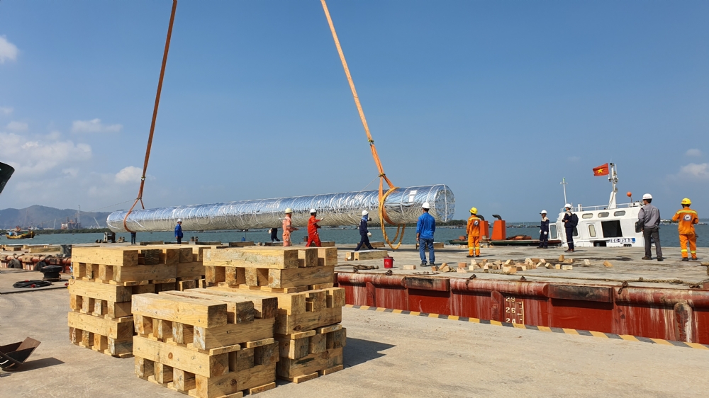 Vận chuyển hệ thống xử lý hóa chất trên giàn khoan dầu khí từ KCN Đông Xuyên, Vũng tàu về cảng Tp HCM và xuất đi EU bẳng tàu biển.