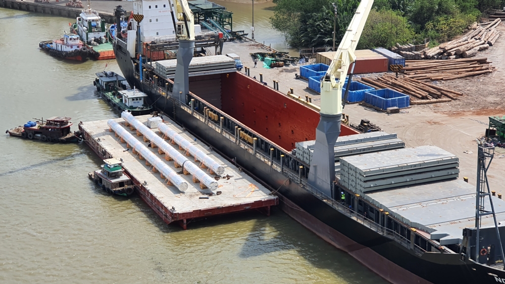 Vận chuyển hệ thống xử lý hóa chất trên giàn khoan dầu khí từ KCN Đông Xuyên, Vũng tàu về cảng Tp HCM và xuất đi EU bẳng tàu biển.