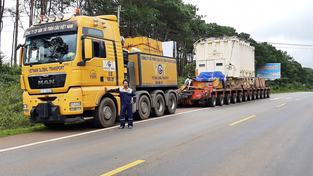 Vận chuyển MBA từ Plieku đi Bảo Lộc và đưa vào bệ máy.