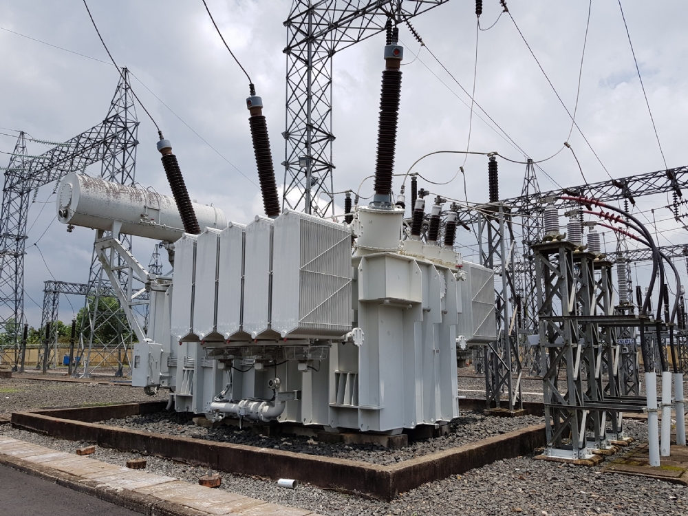 Vận chuyển MBA từ Plieku đi Bảo Lộc và đưa vào bệ máy.