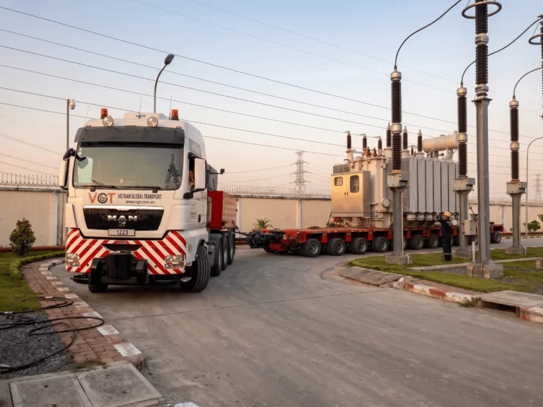 Hoàn tất việc bốc xếp và vận chuyển Máy biến áp & phụ kiện trạm Phú Lâm – Cầu Bông, Tp. HCM.