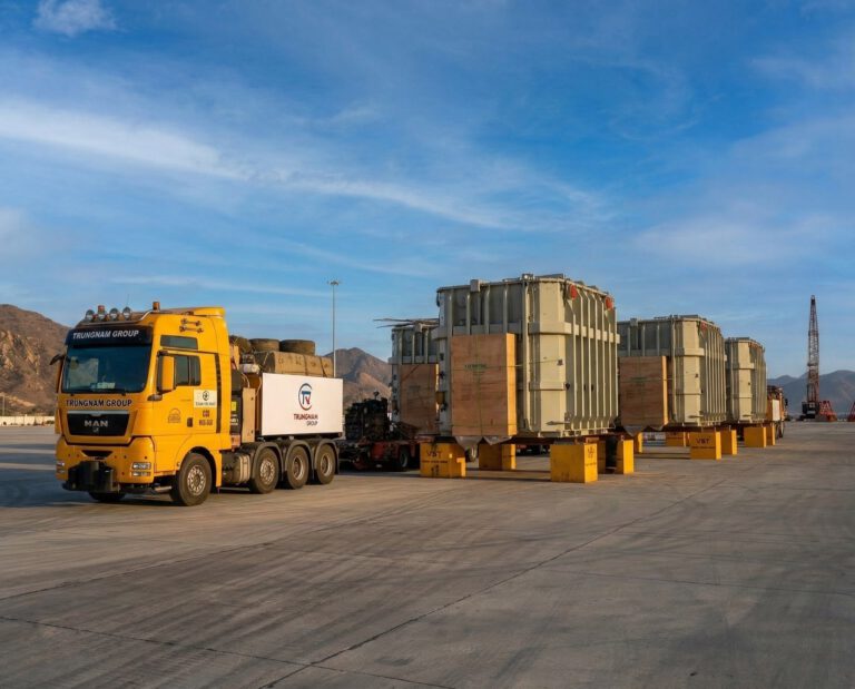 Tiếp nhận, vận chuyển và lắp đặt thành công 6 máy biến áp dự án điện mặt trời Thuận Nam 450MW.